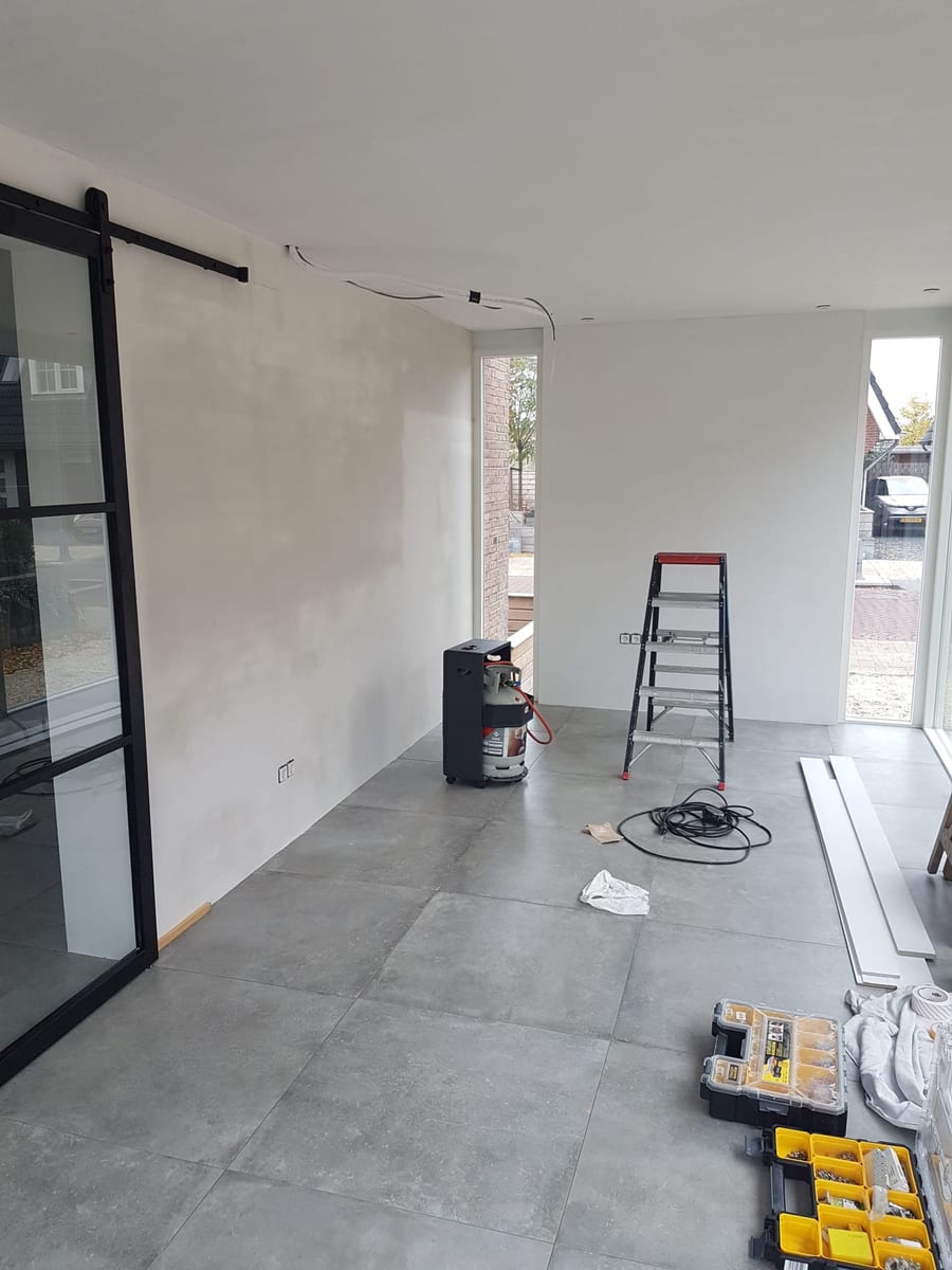 Stalen Deuren & Latten Plafond · tijdens