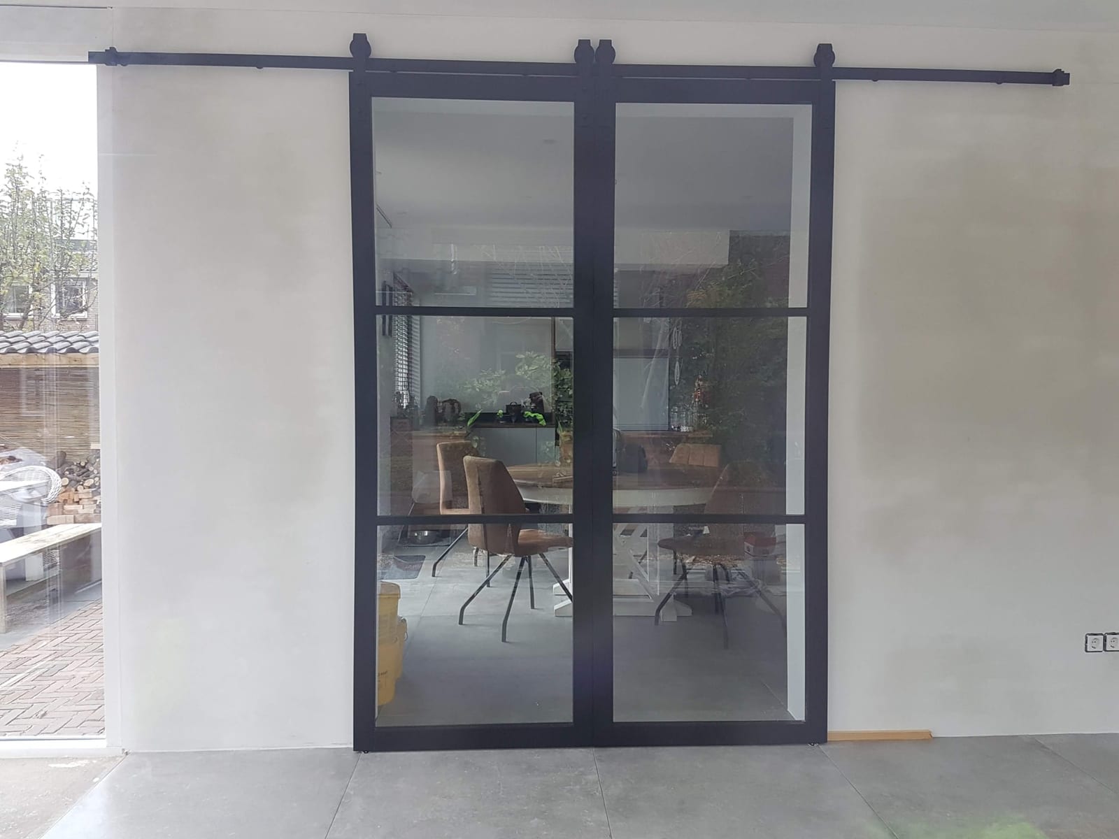 Stalen Deuren & Latten Plafond · na