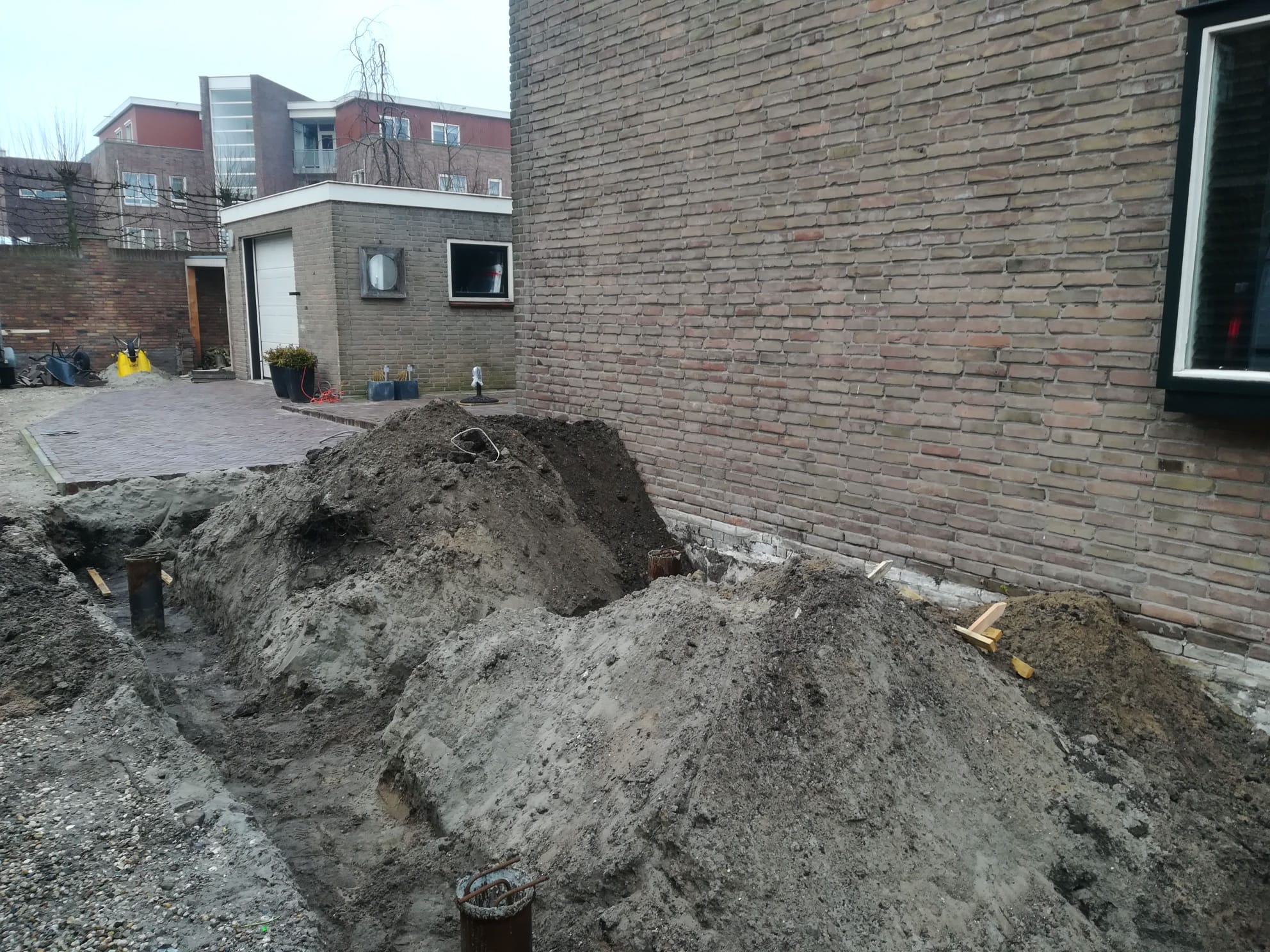 Stalen Deuren & Latten Plafond · tijdens
