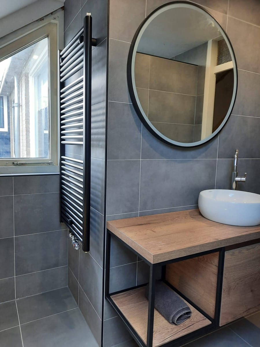 Badkamer Grijs & Eiken · na
