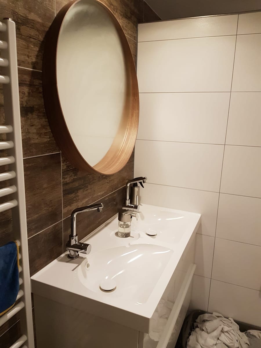 Badkamer Wit & Hout · na