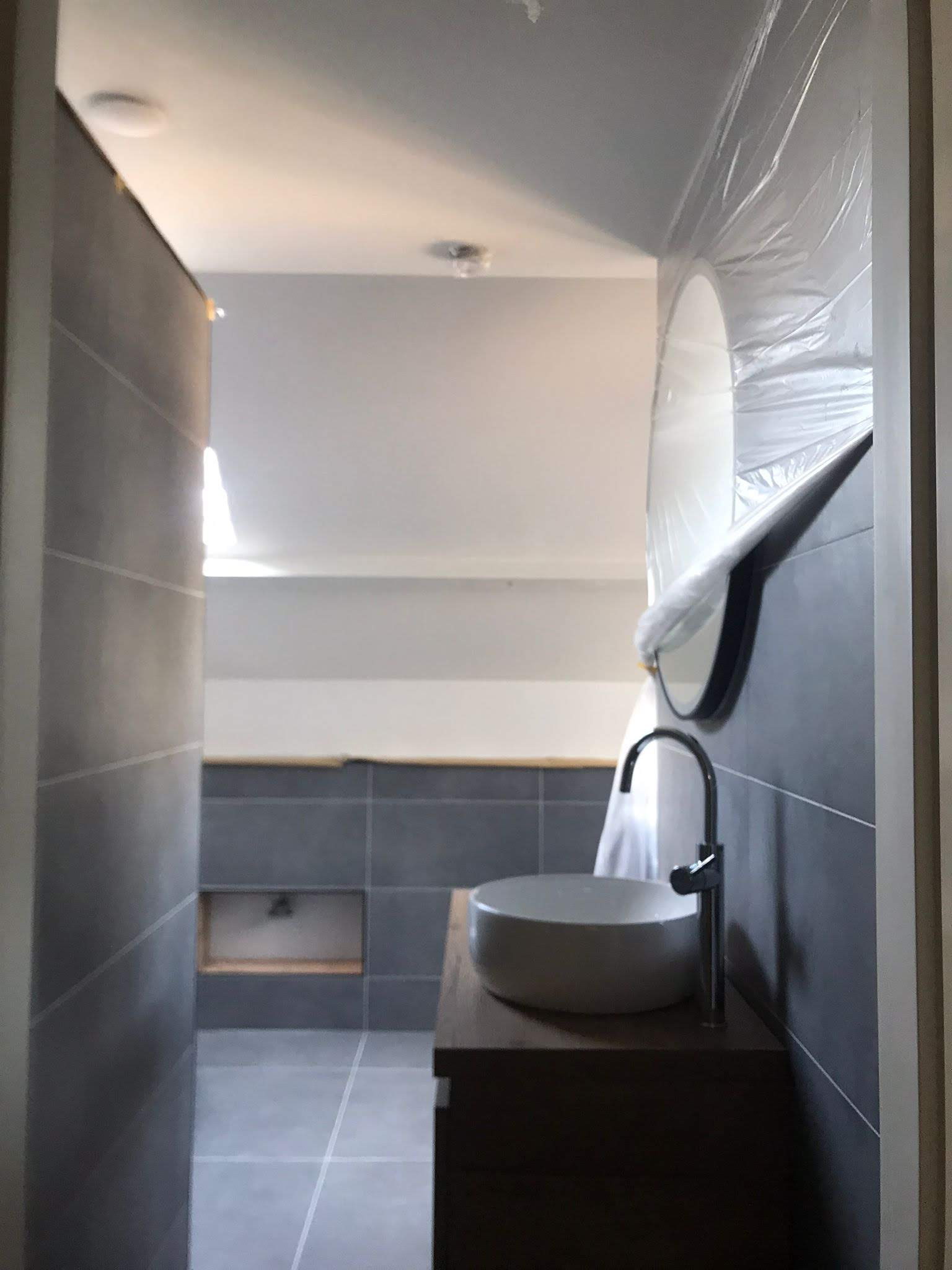 Badkamer Grijs & Eiken · tijdens