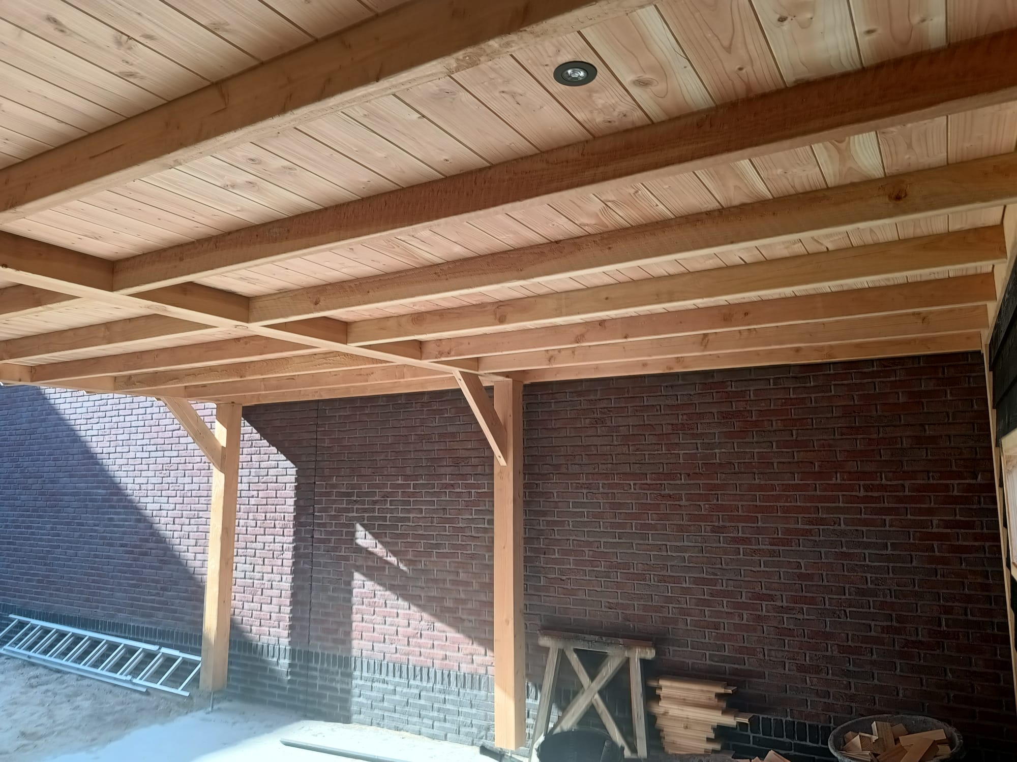 Overkapping met Verlichting · tijdens