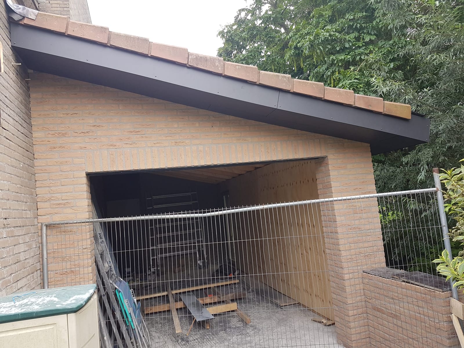 Dakwerk & Renovatie · tijdens