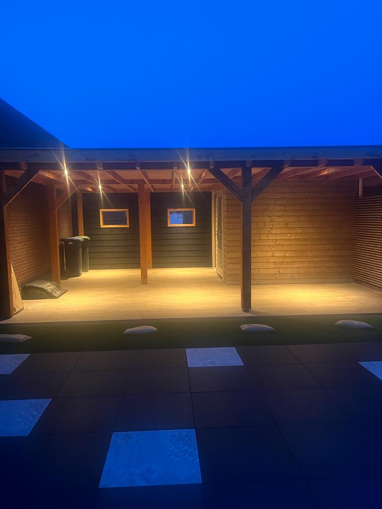 Overkapping met Verlichting · na